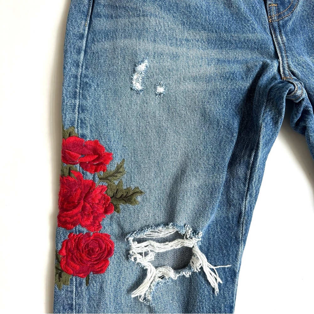 Anthropologie x Levi’s 501 Floral Embroidered Distressed Cropped Taper 27 - Picture 8 of 16